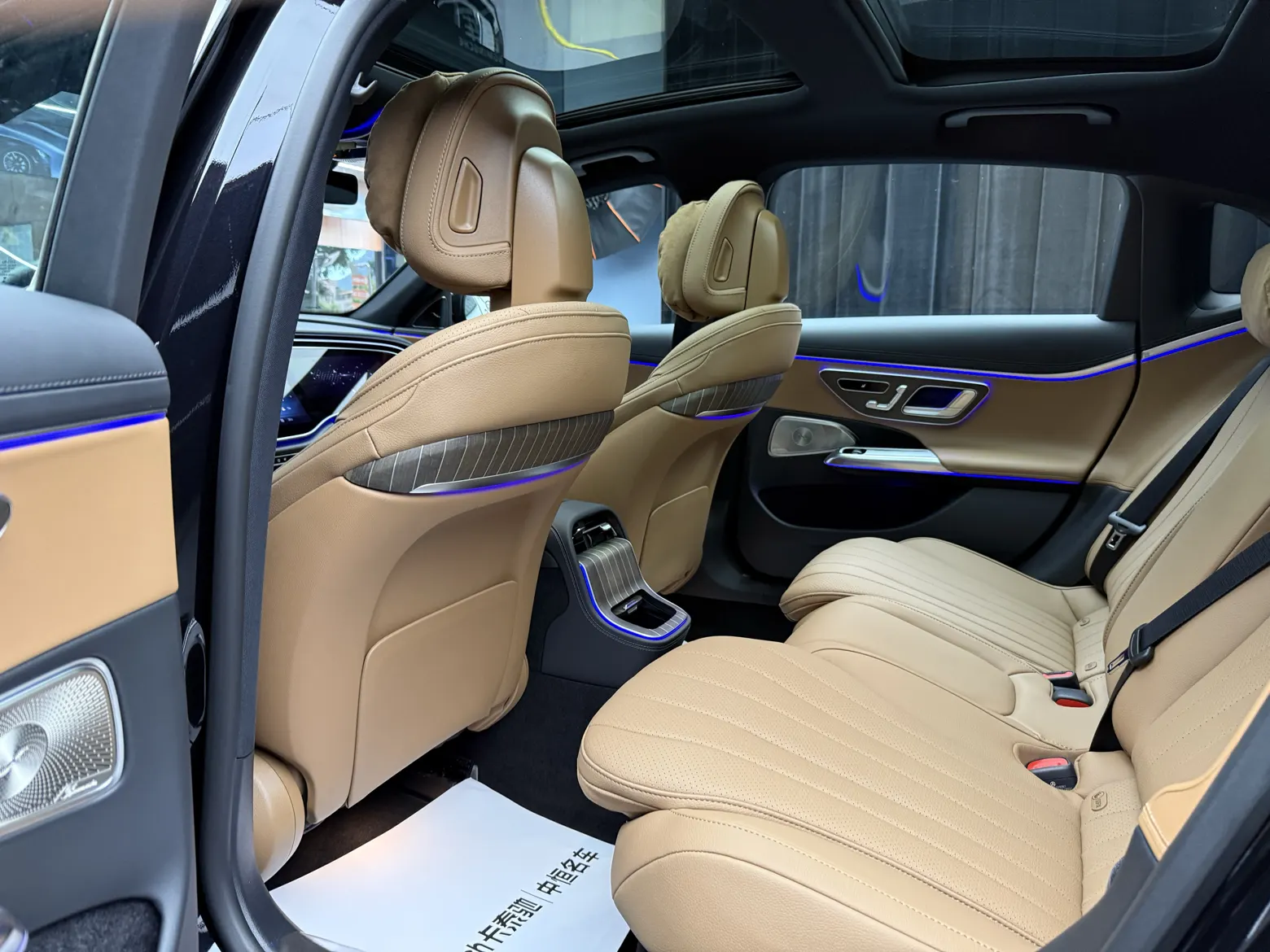 Mercedes-Benz E 300 L, 2025 28