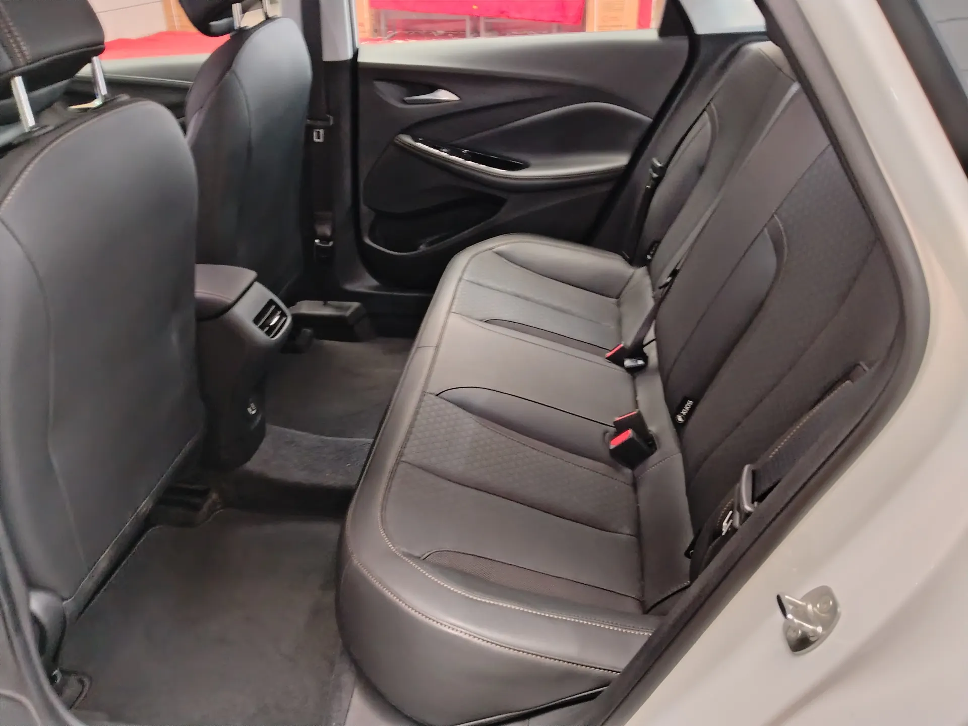 Buick Verano, 2025 11