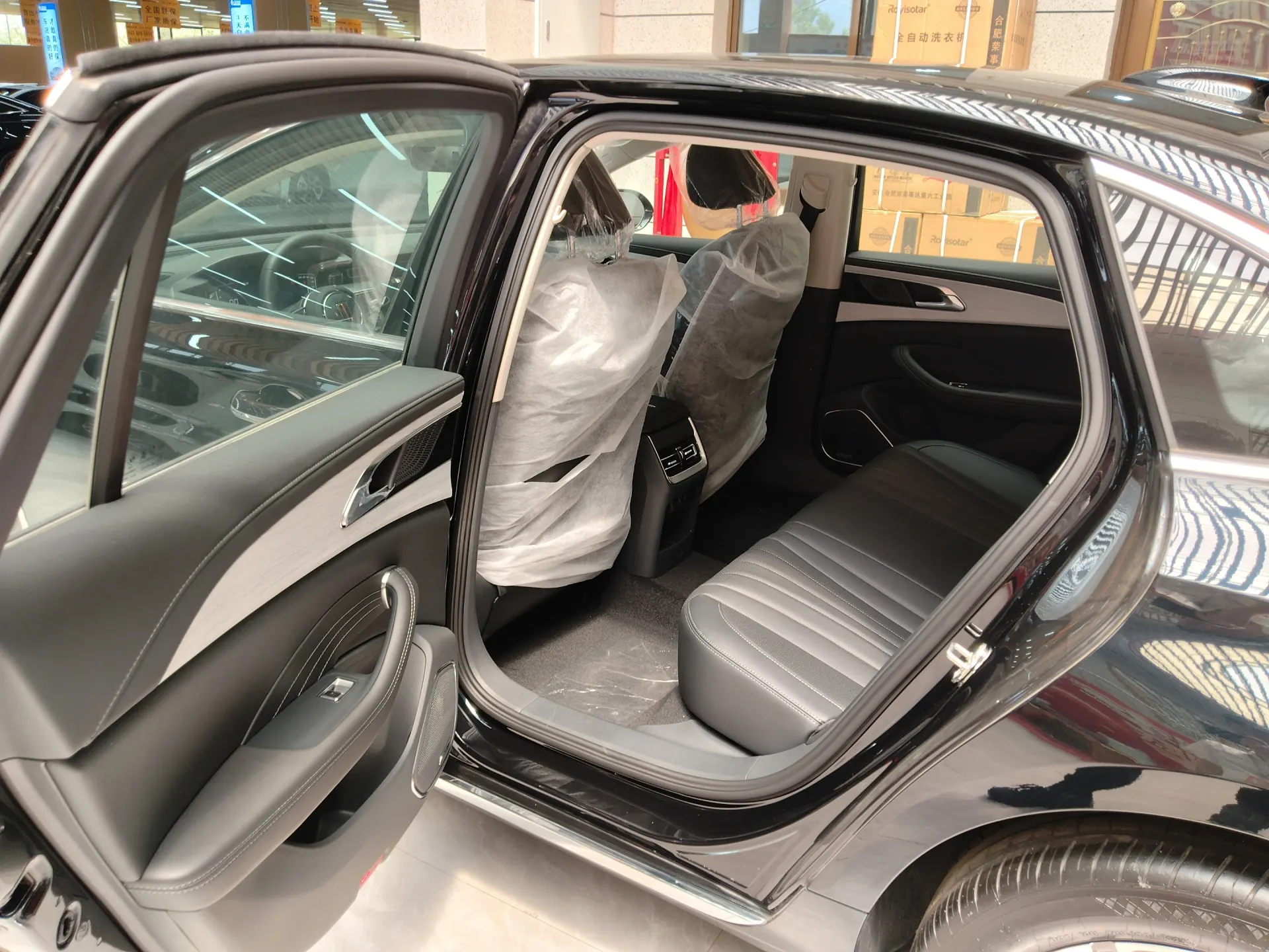 Hongqi H5, 2026 10