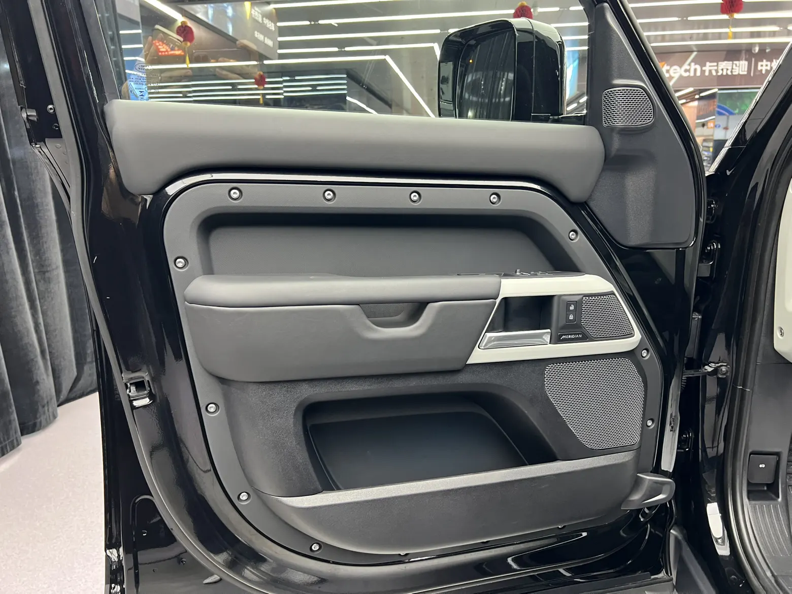 Land Rover Defender, 2024 21