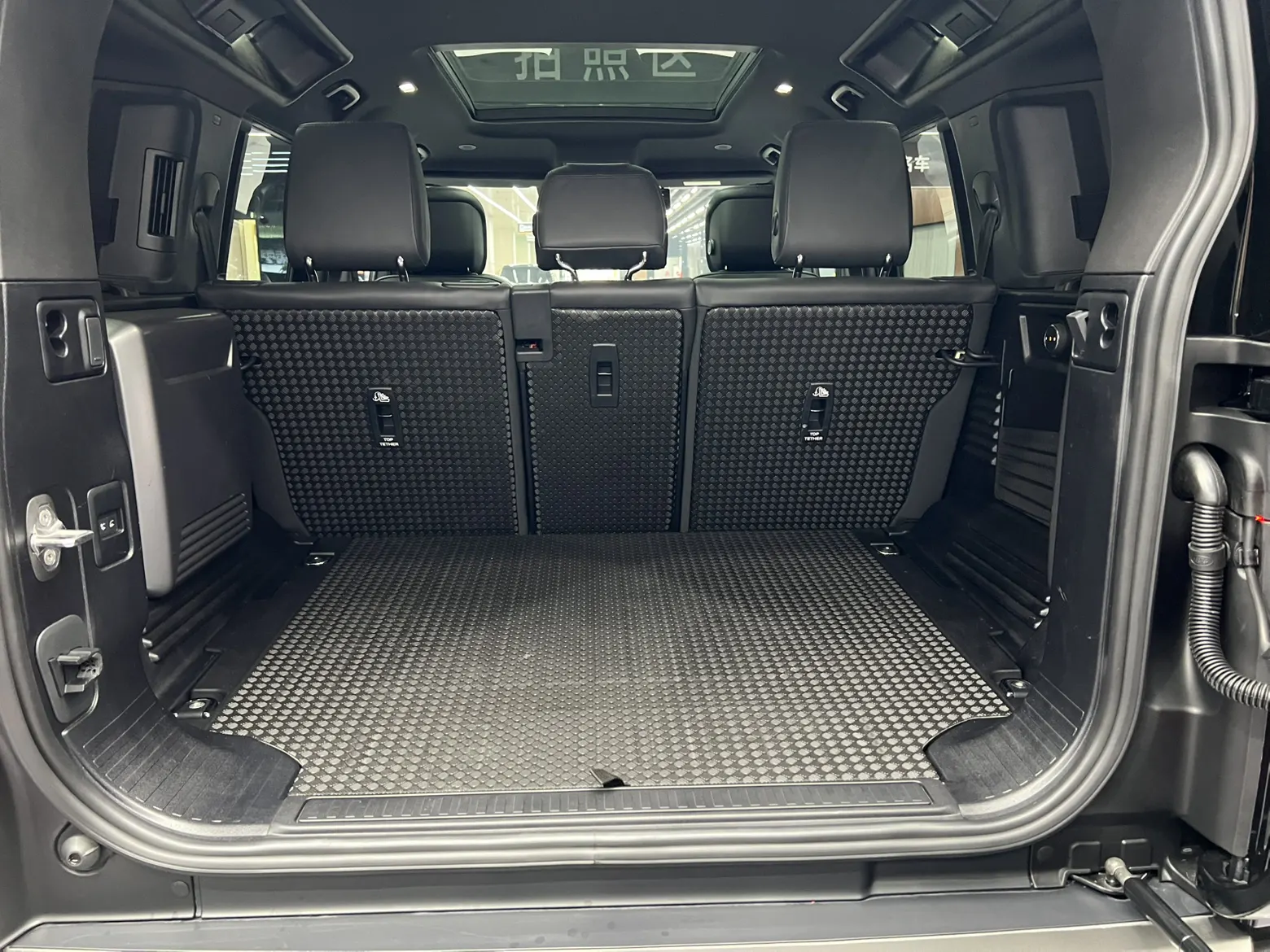Land Rover Defender, 2024 28