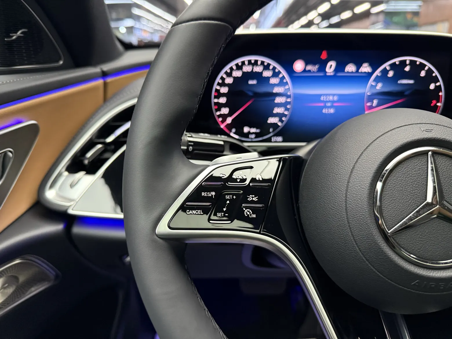 Mercedes-Benz E 300 L, 2025 15