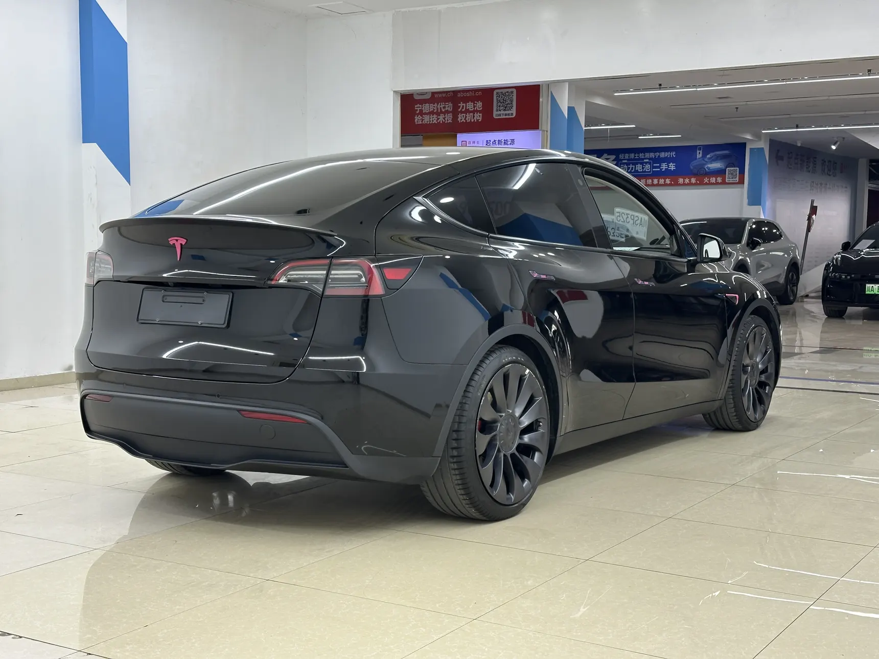 Tesla Model Y, 2023 4