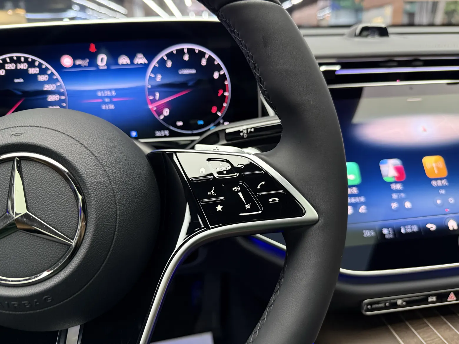 Mercedes-Benz E 300 L, 2025 24