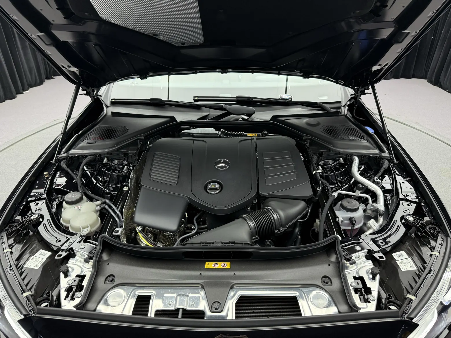 Mercedes-Benz E 300 L, 2025 13