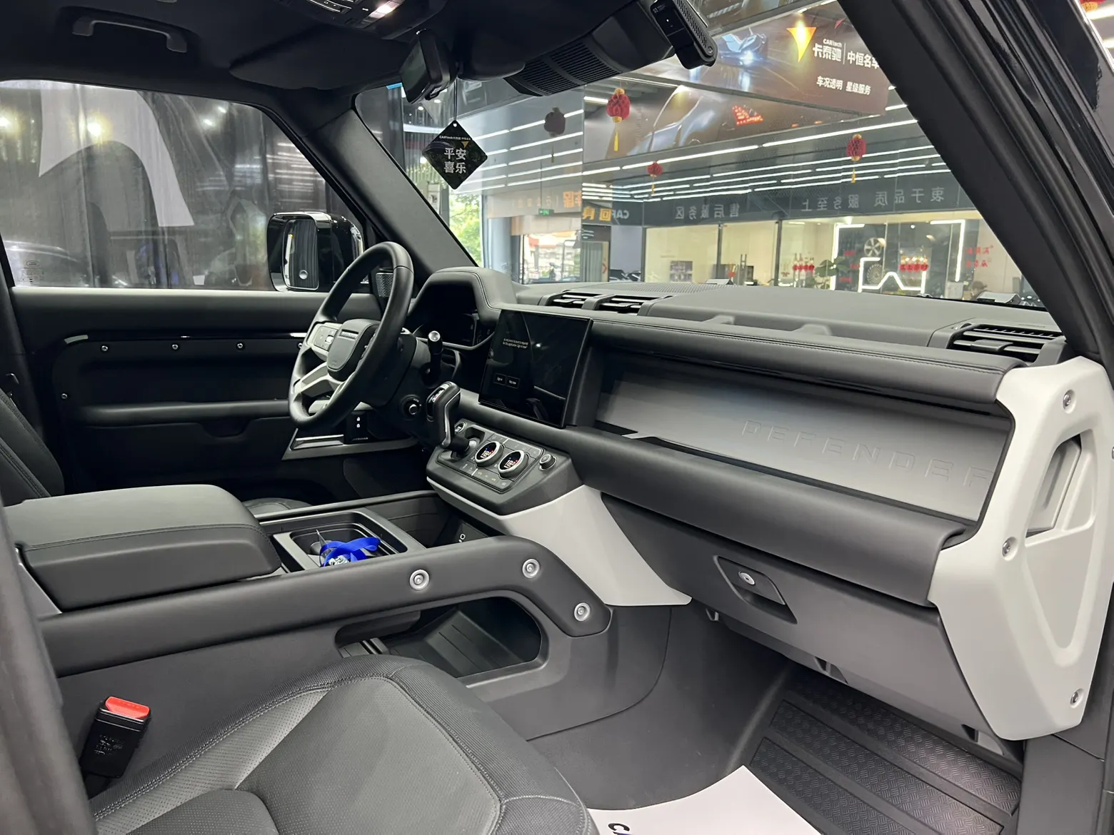 Land Rover Defender, 2024 17