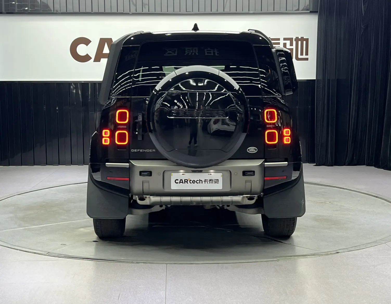 Land Rover Defender, 2024 6