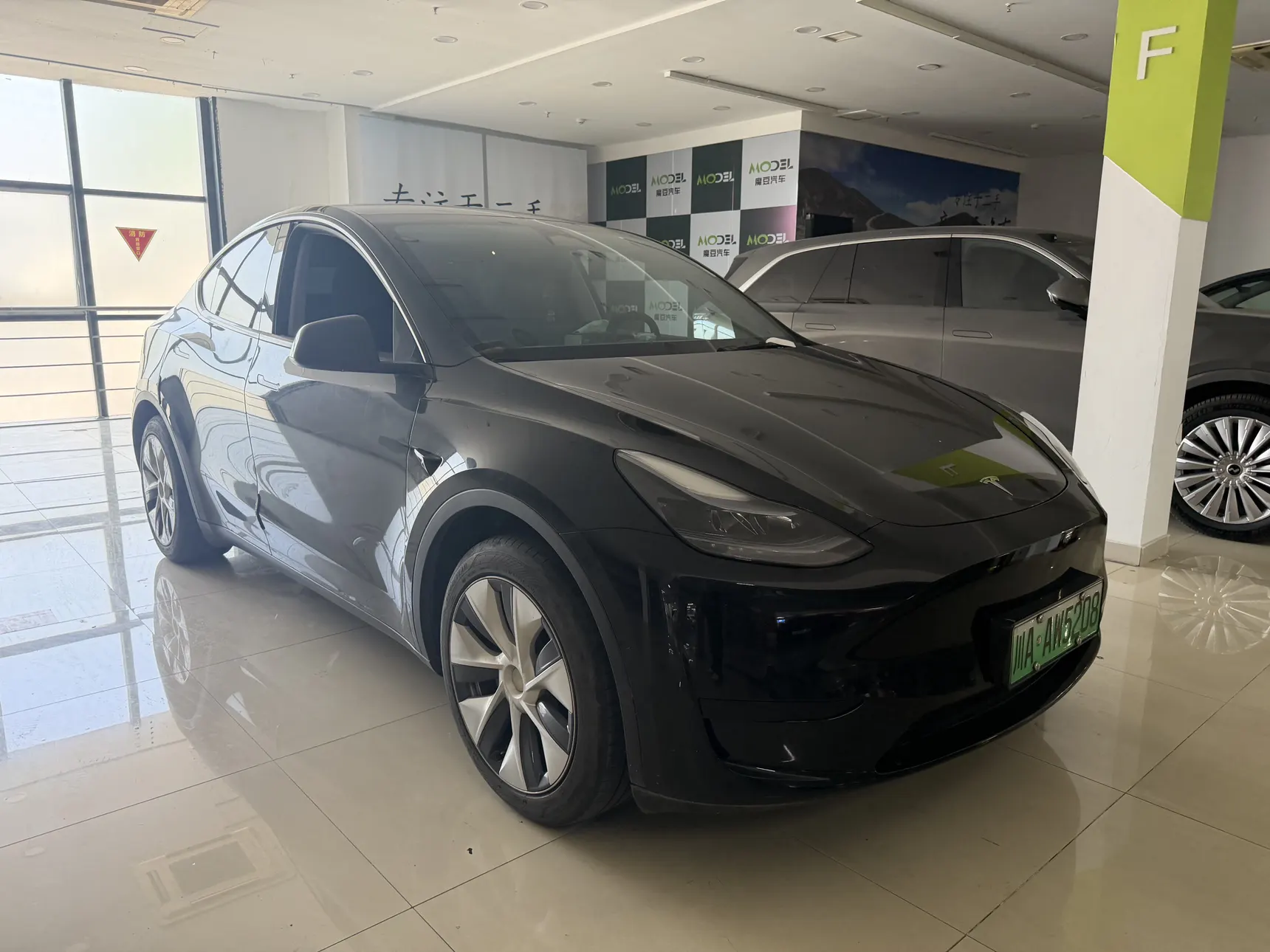 Tesla Model Y, 2023 2
