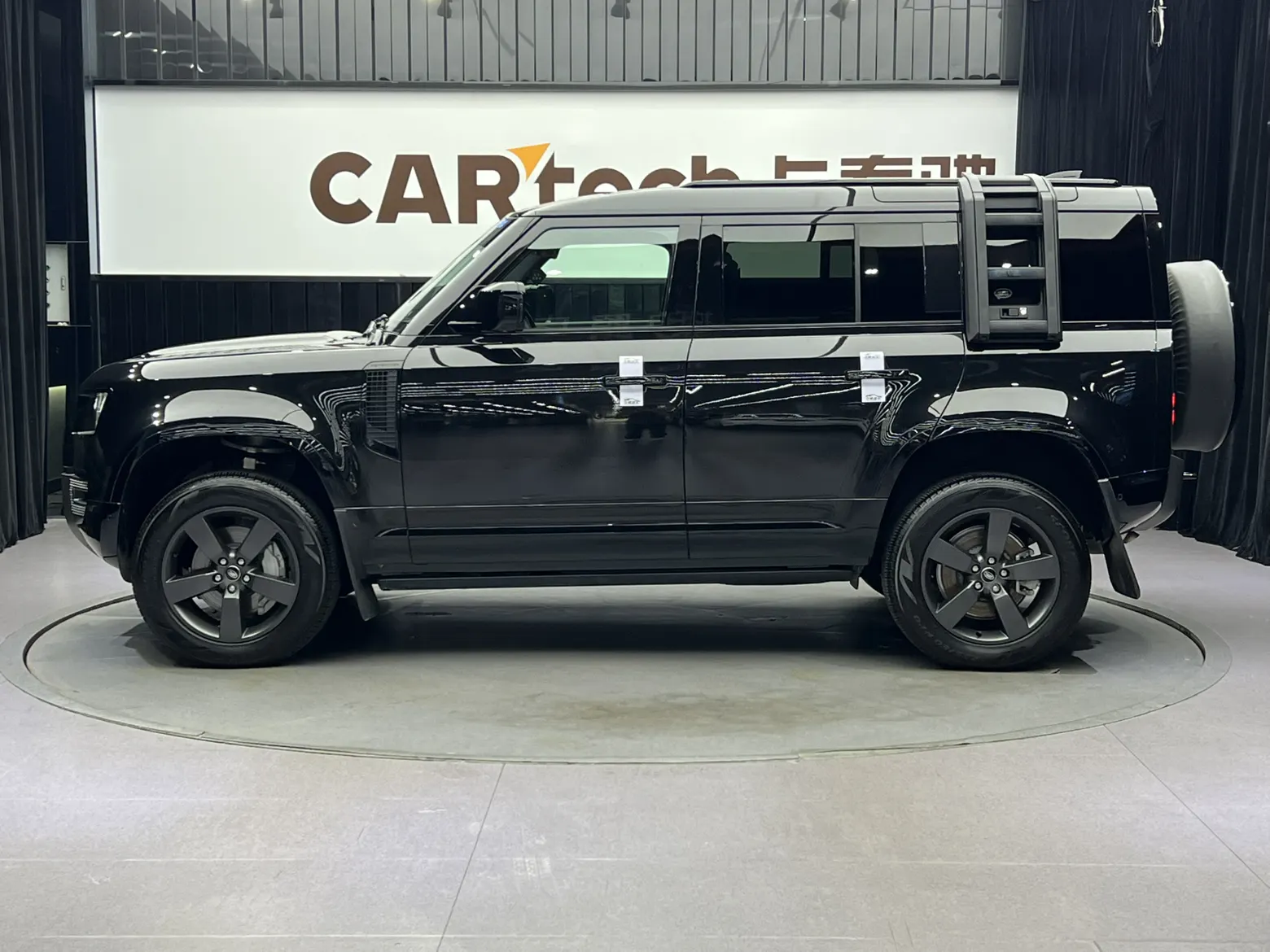 Land Rover Defender, 2024 8
