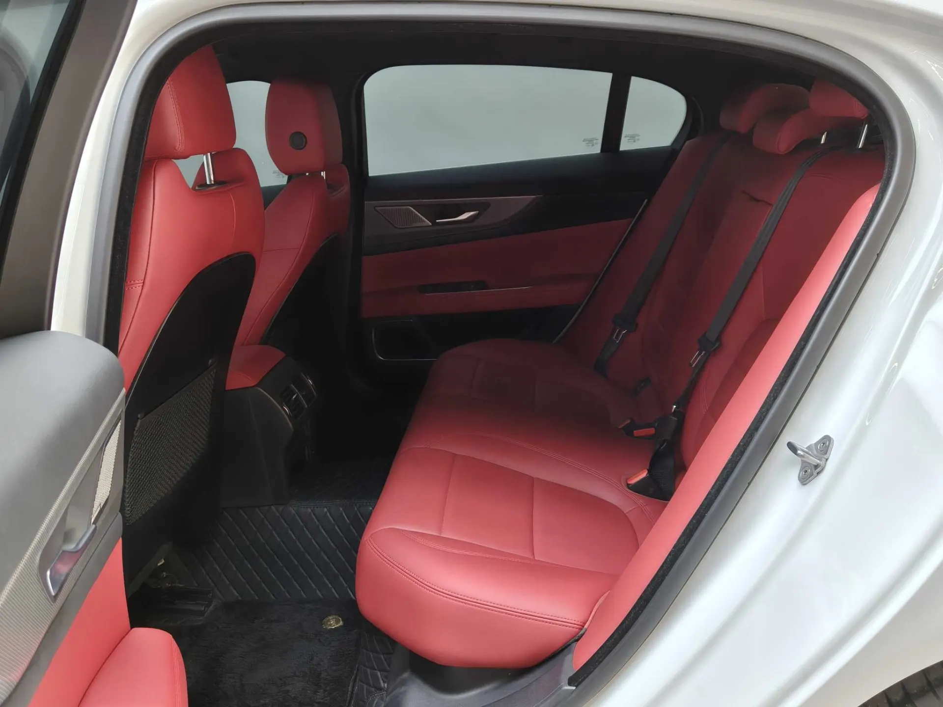 Jaguar XEL, 2024 18