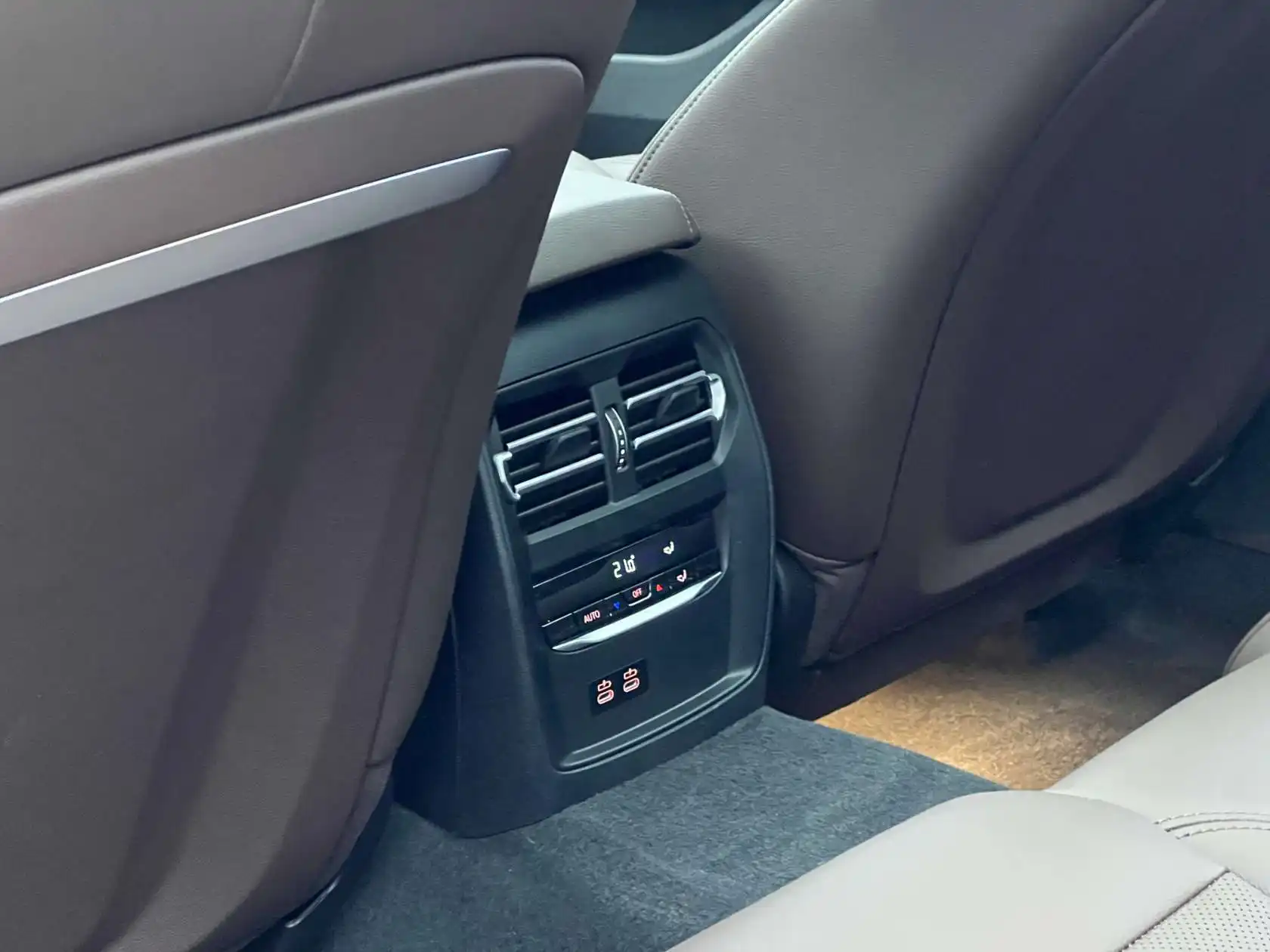 BMW 320Li, 2024 15