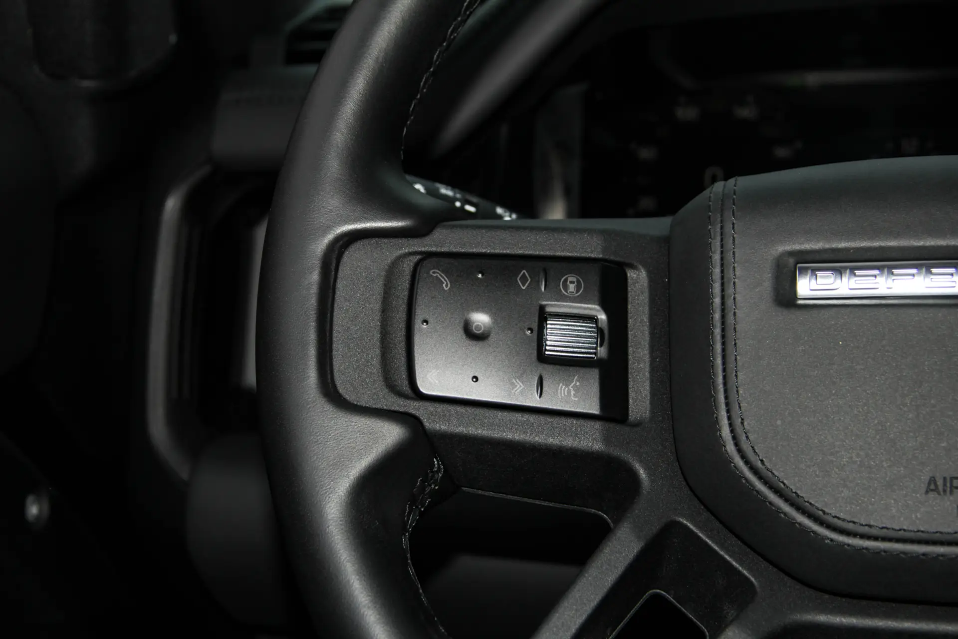Land Rover Defender, 2025 26