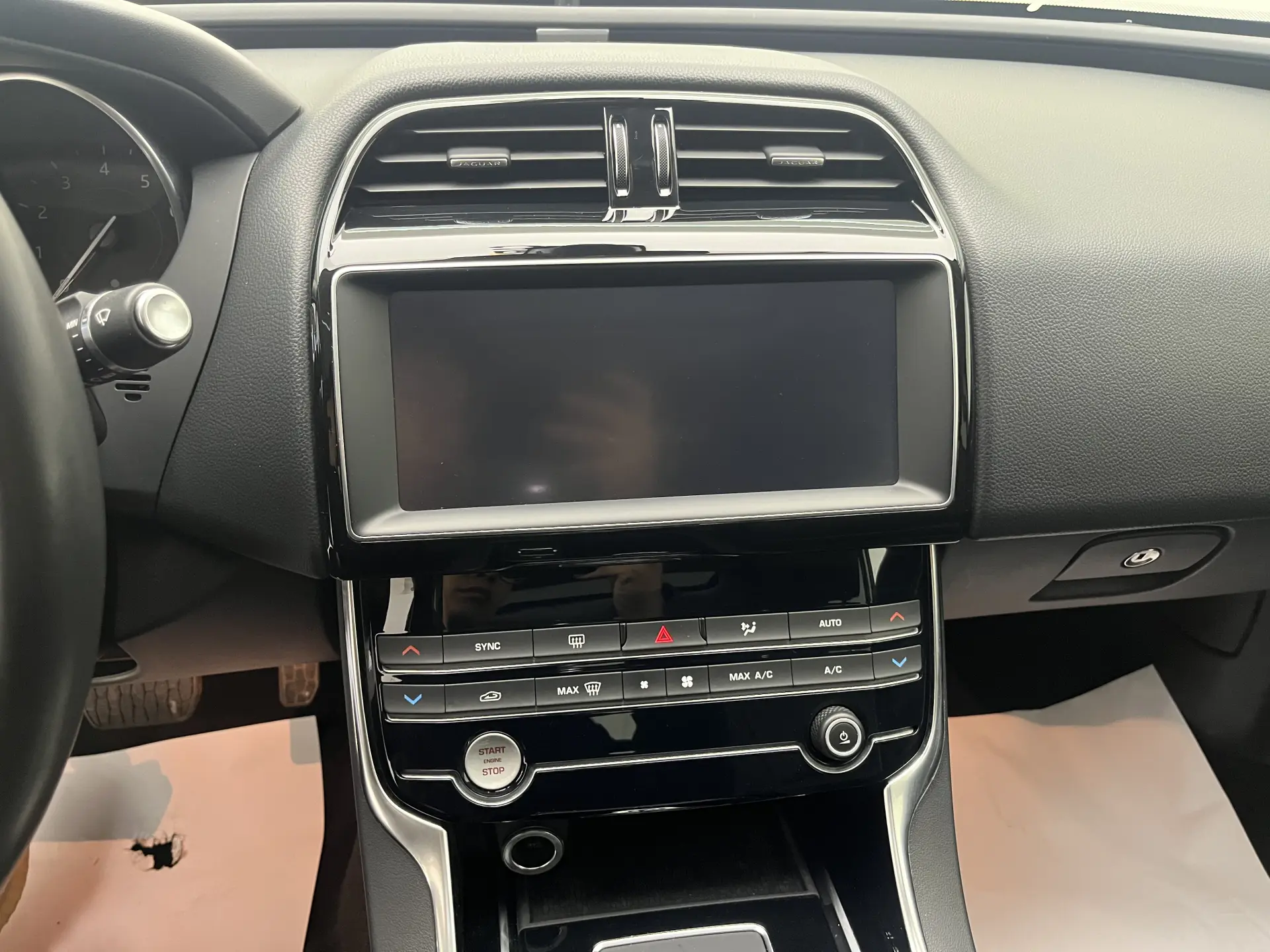 Jaguar XEL, 2019 14