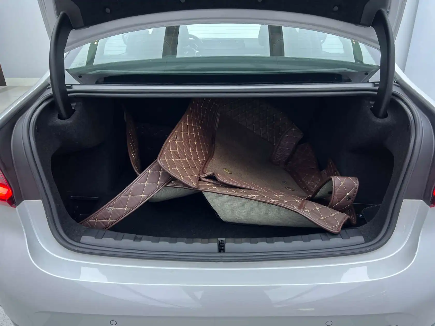 BMW 320Li, 2024 28