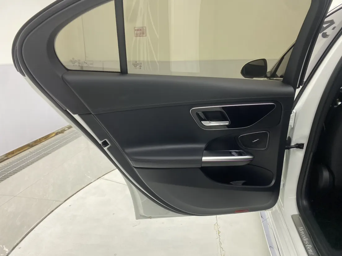 Mercedes-Benz C 260 L, 2024 17