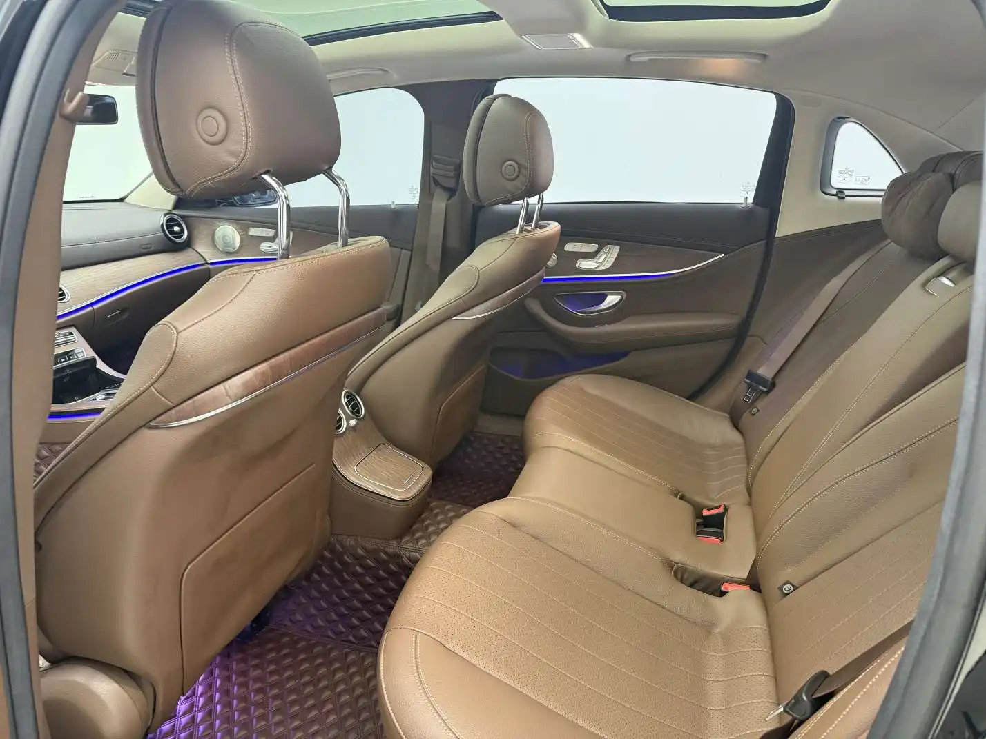 Mercedes-Benz E 300 L, 2022 10