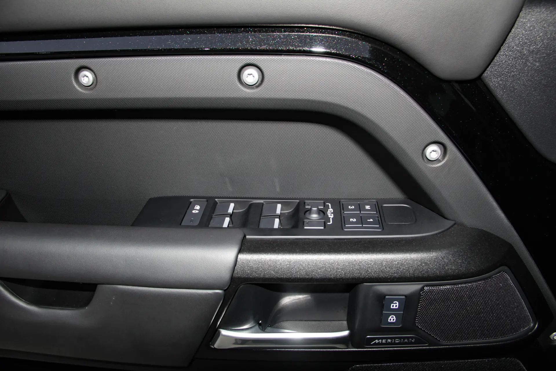 Land Rover Defender, 2025 25
