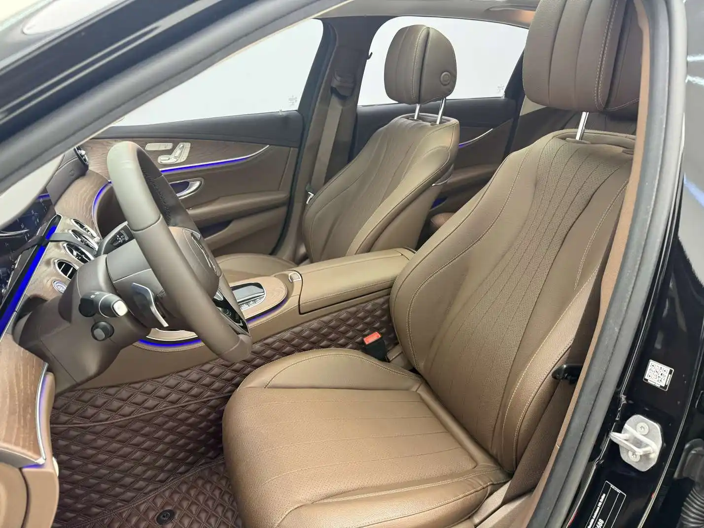 Mercedes-Benz E 300 L, 2022 13