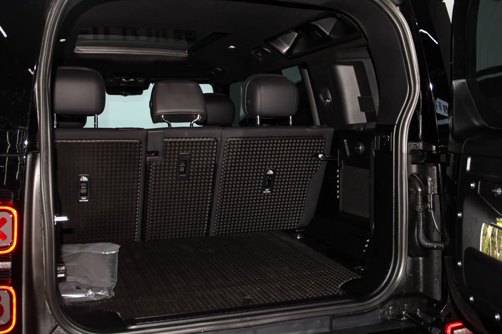 Land Rover Defender, 2025 10