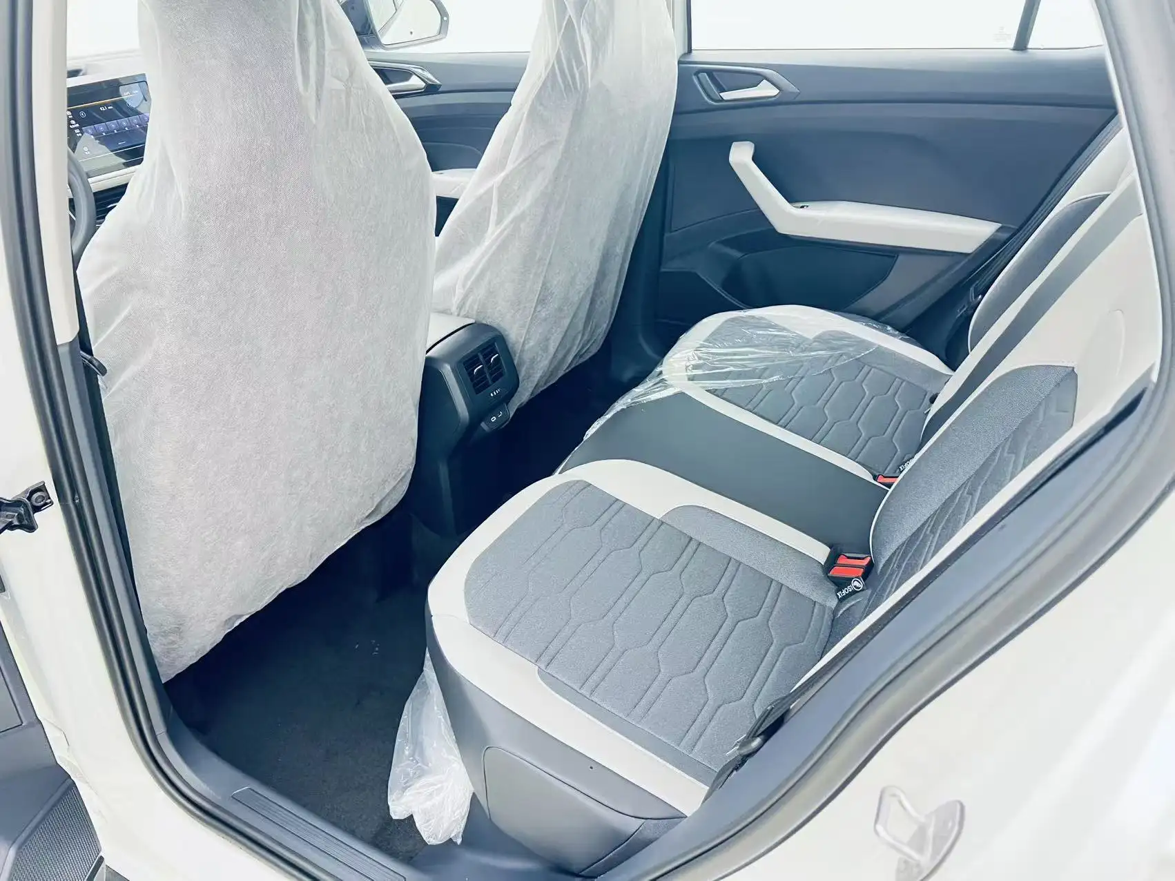 Volkswagen Tharu, 2026 18