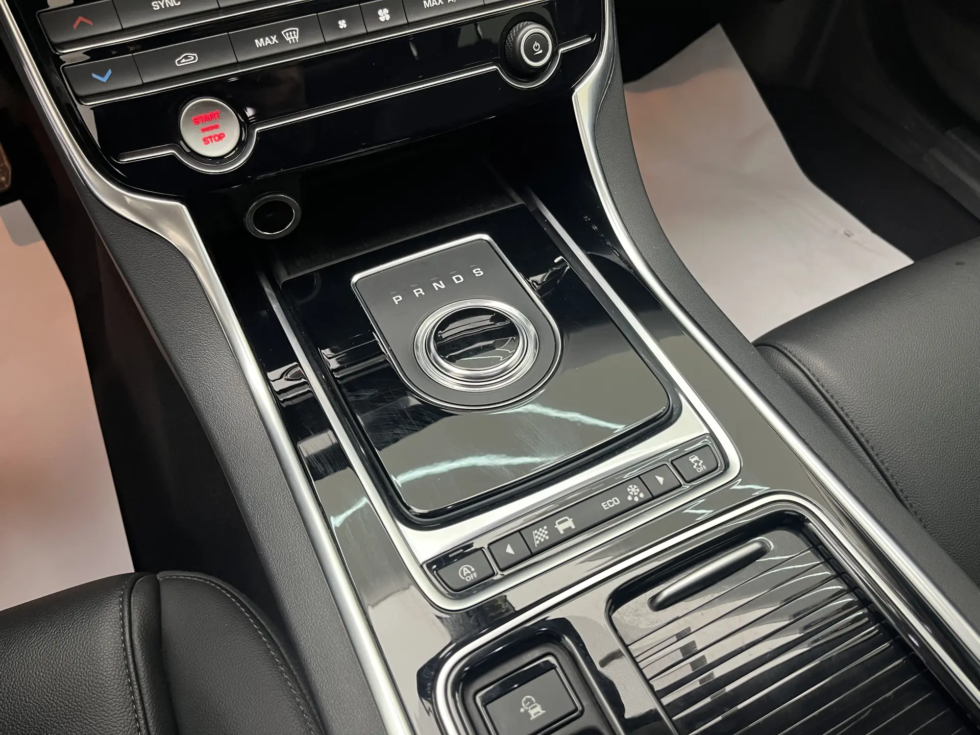 Jaguar XEL, 2019 13