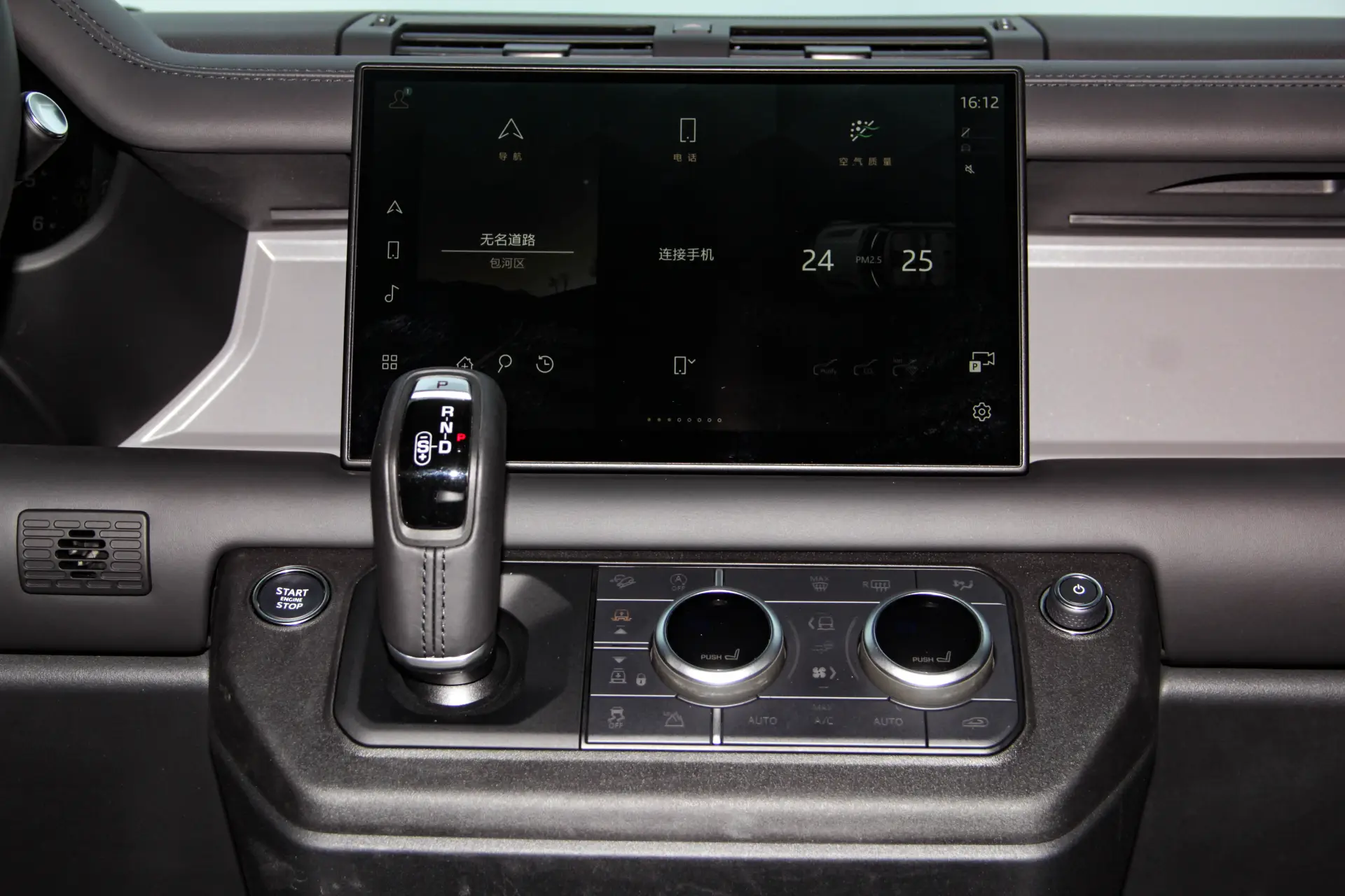Land Rover Defender, 2025 14