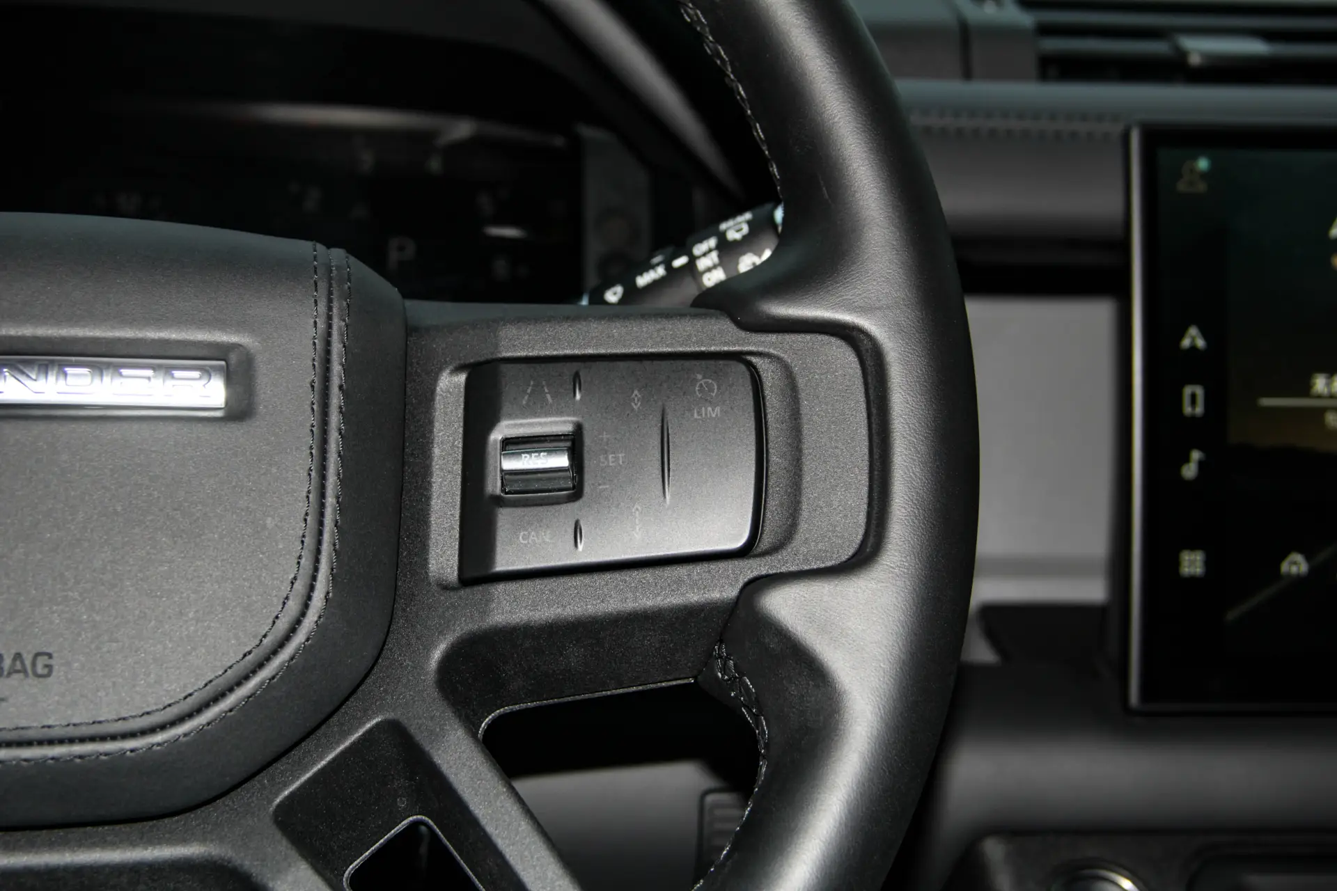 Land Rover Defender, 2025 27