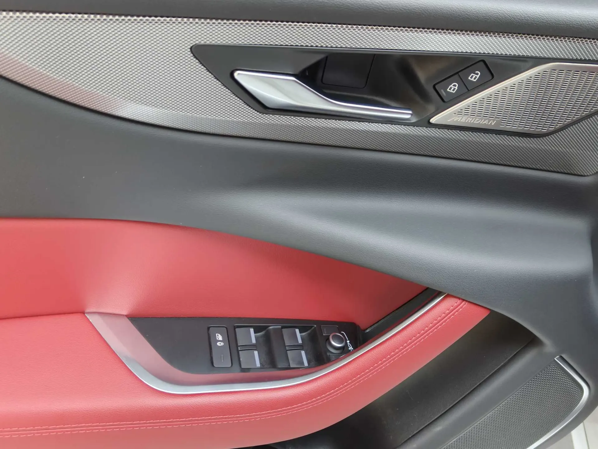 Jaguar XEL, 2024 16
