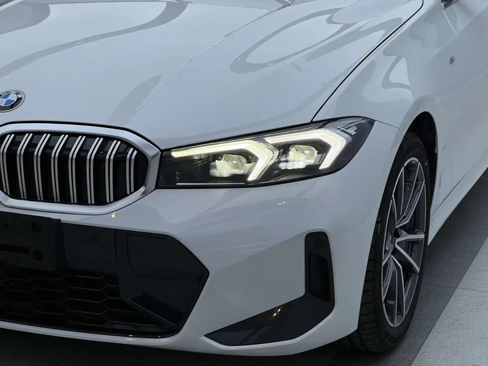 BMW 320Li, 2024 все фото