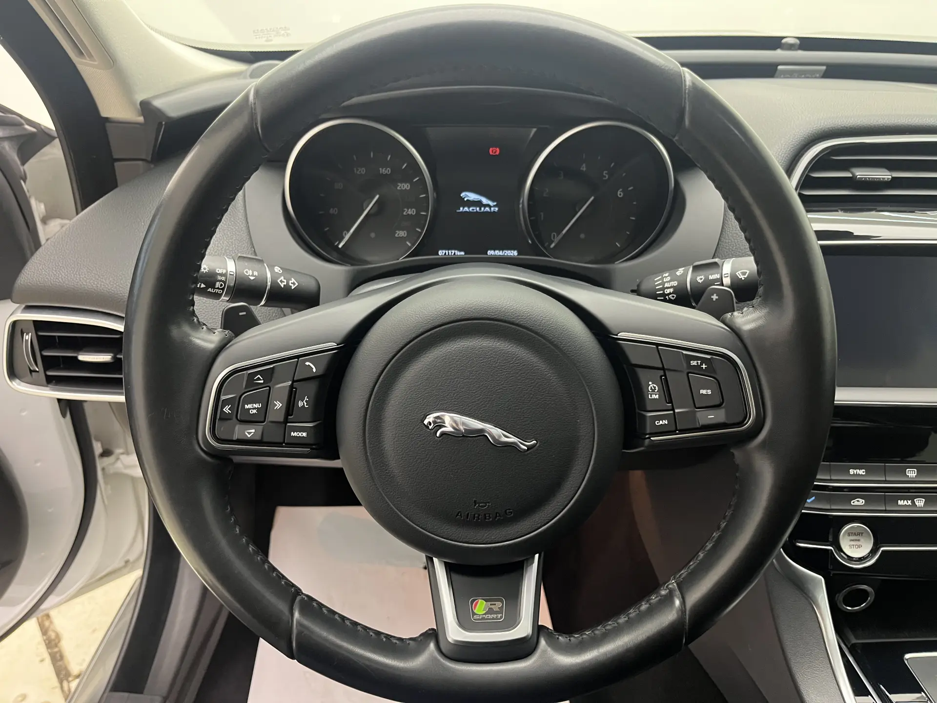 Jaguar XEL, 2019 16