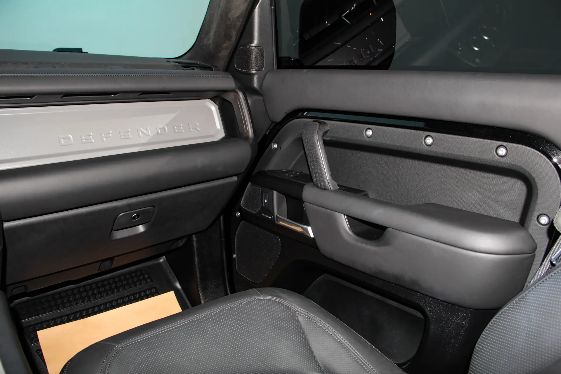 Land Rover Defender, 2025 32