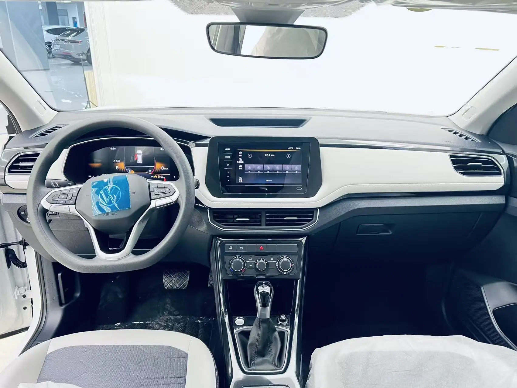 Volkswagen Tharu, 2026 14