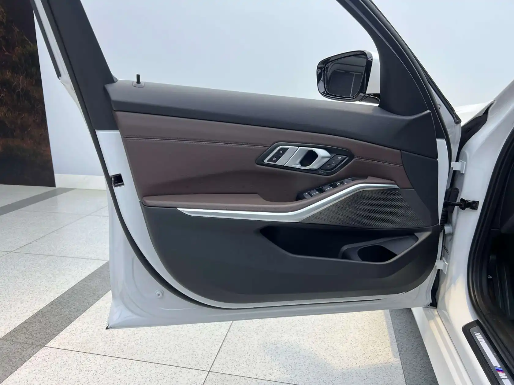 BMW 320Li, 2024 11