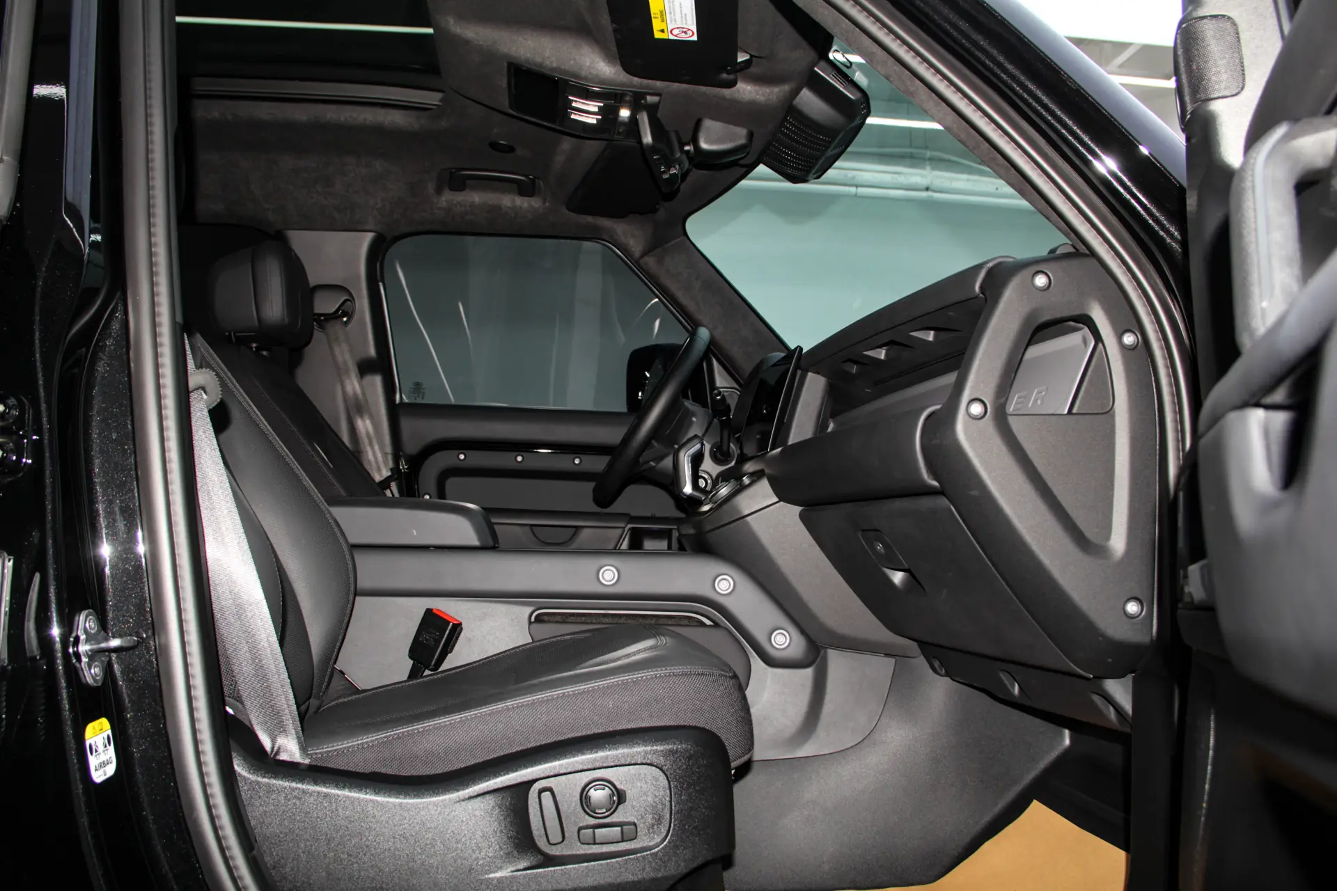 Land Rover Defender, 2025 34