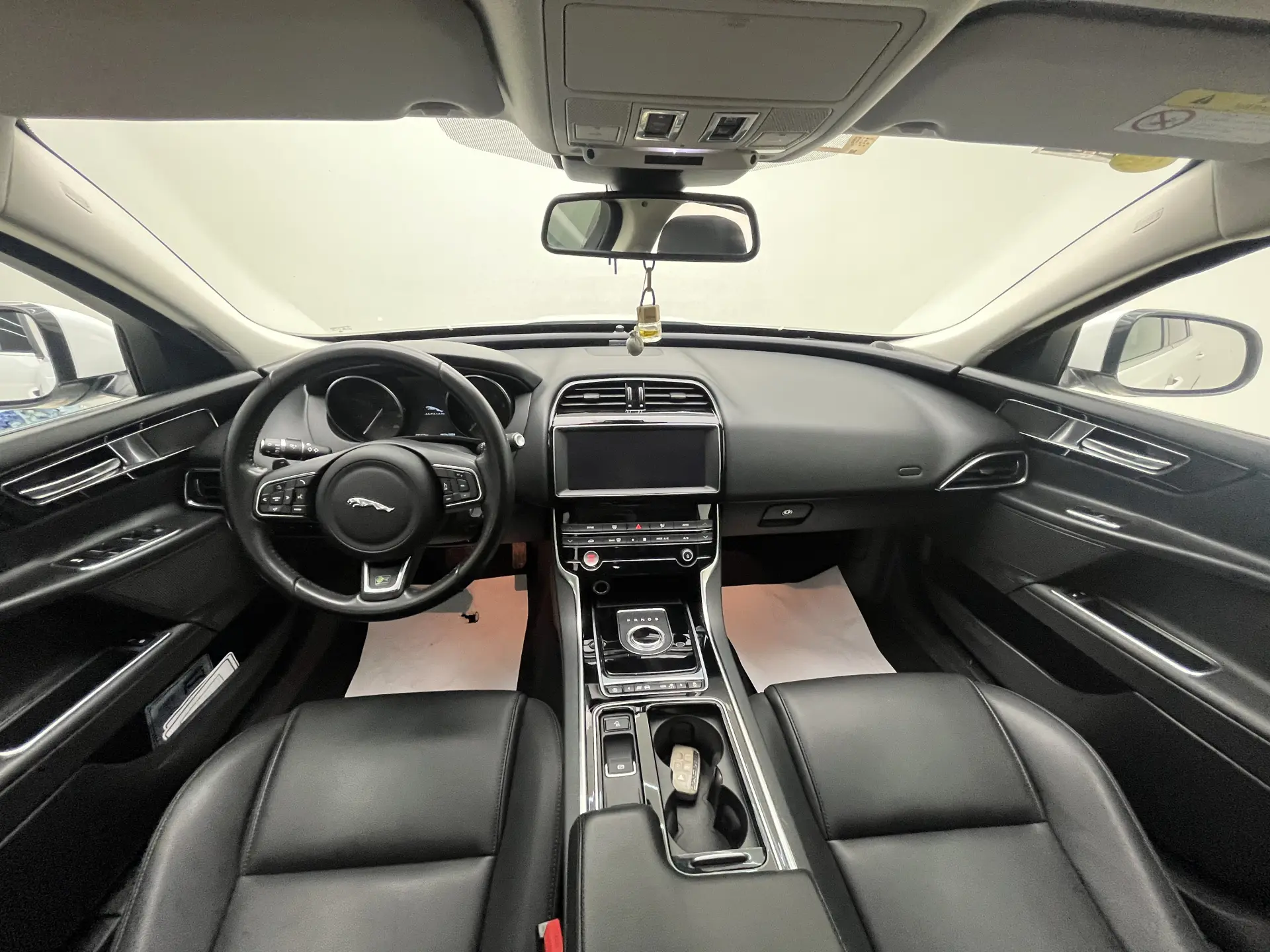 Jaguar XEL, 2019 10