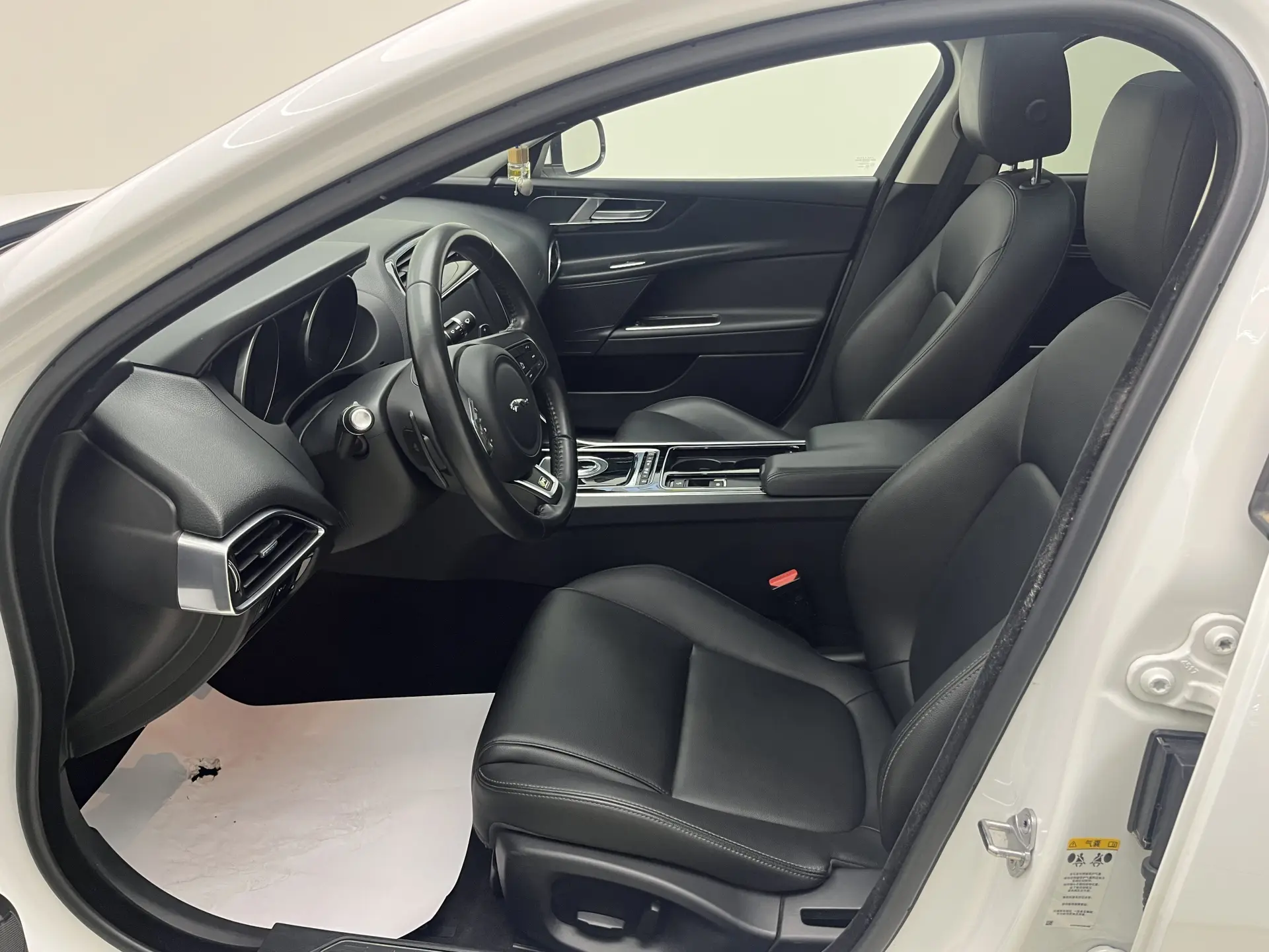 Jaguar XEL, 2019 11