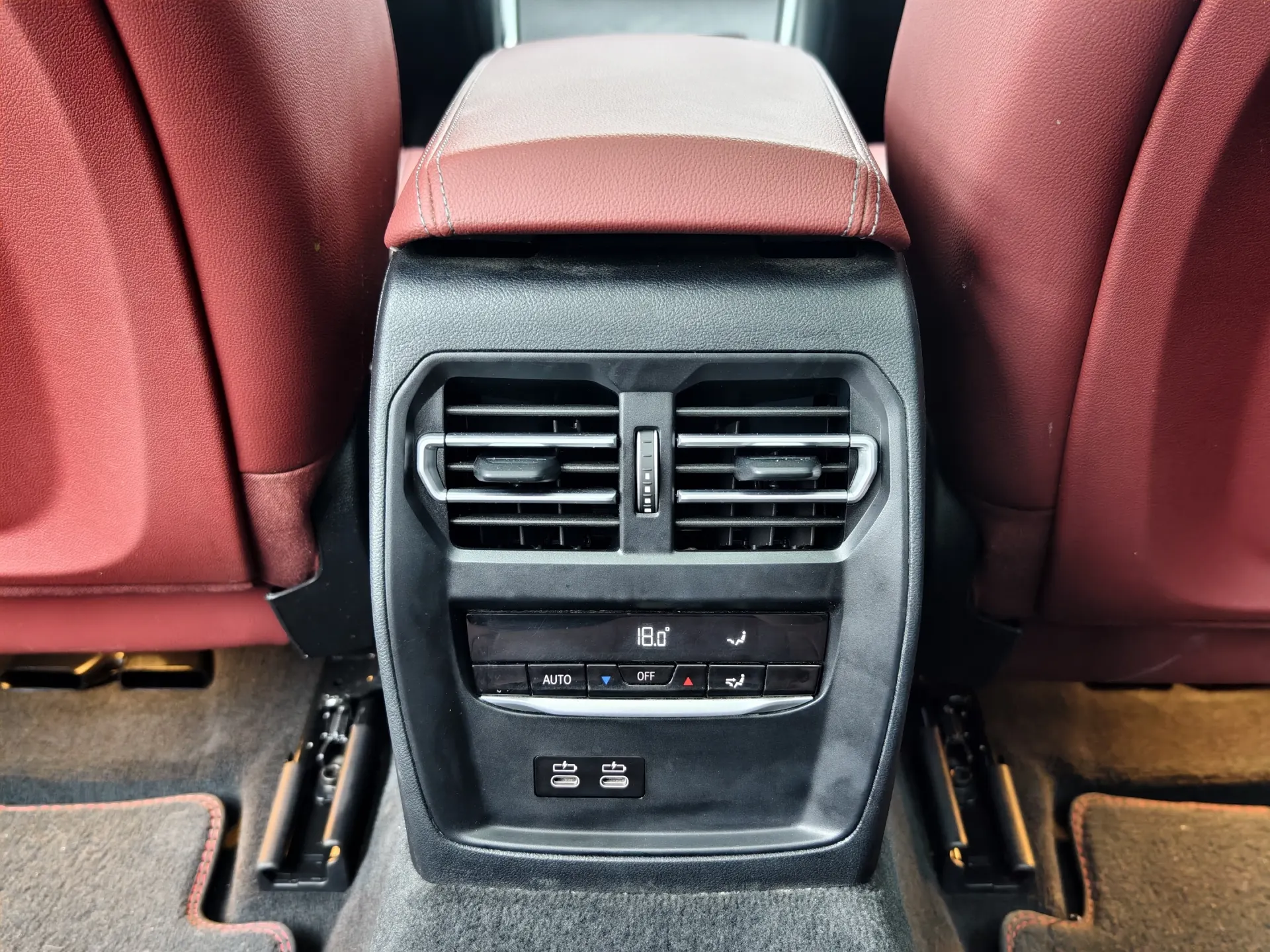 BMW 325Li, 2023 14