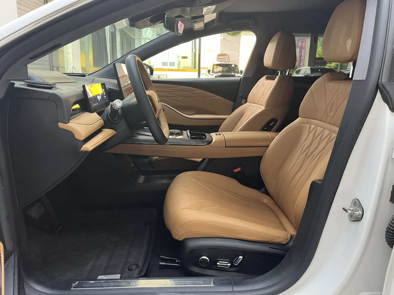 Geely Galaxy 8, 2025 13
