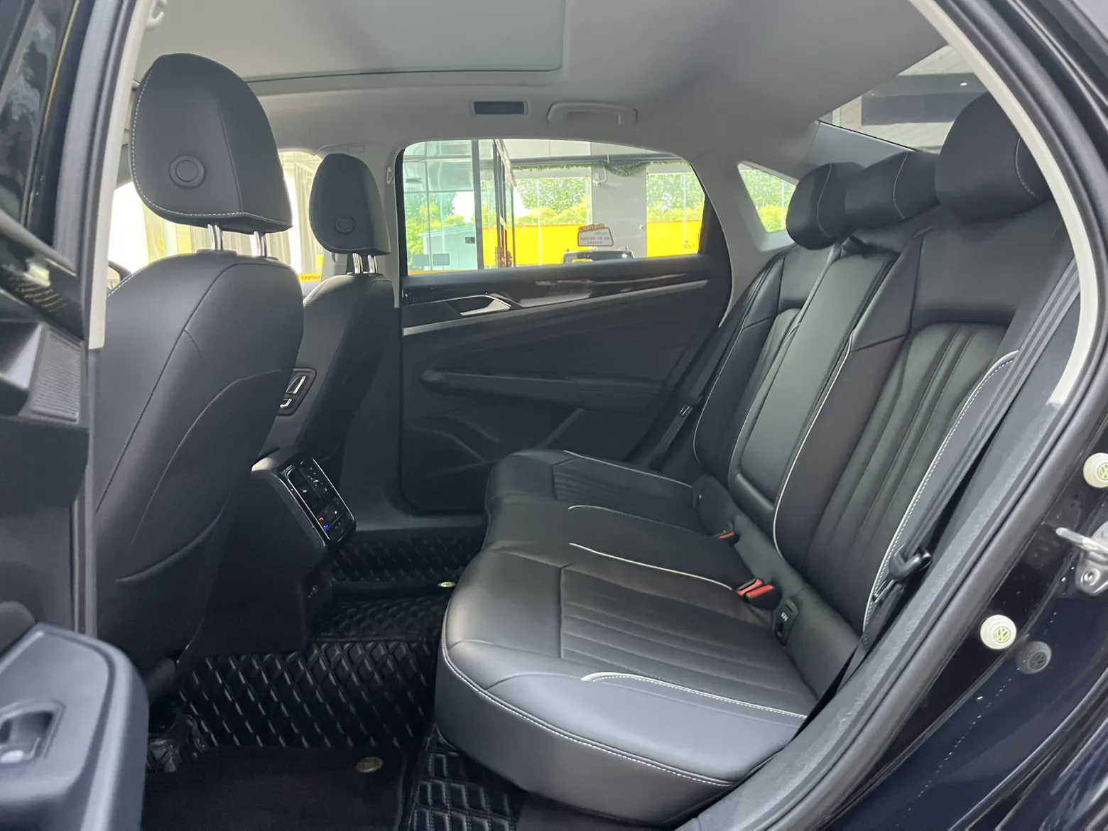 Volkswagen Passat, 2023 16