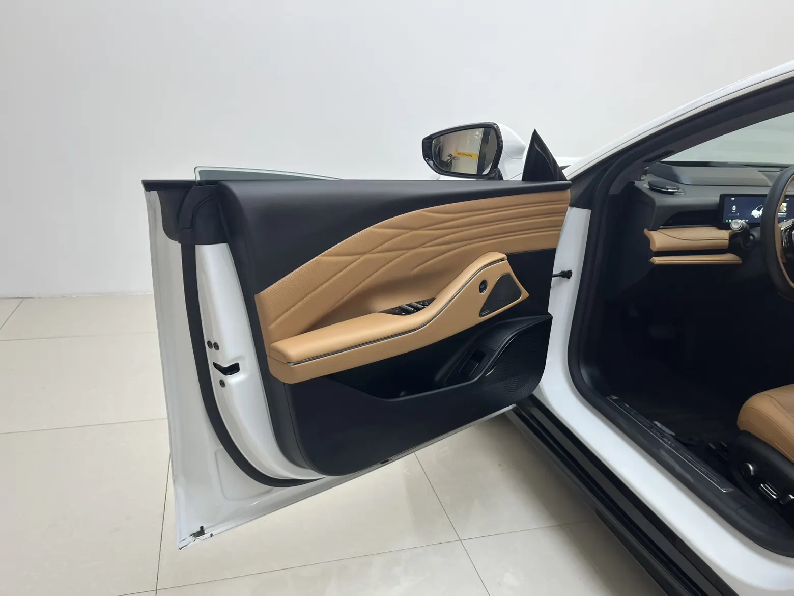 Geely Galaxy 8, 2025 12