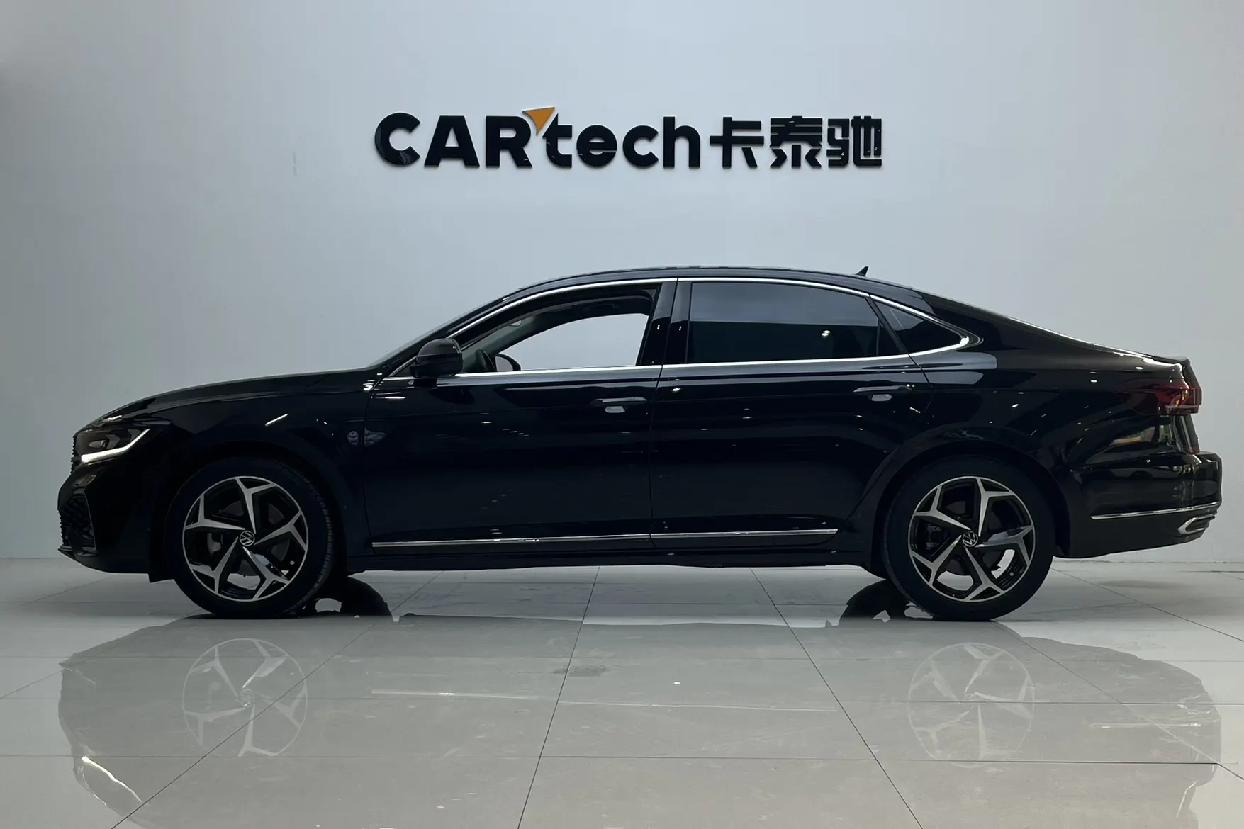 Volkswagen Passat, 2023 все фото