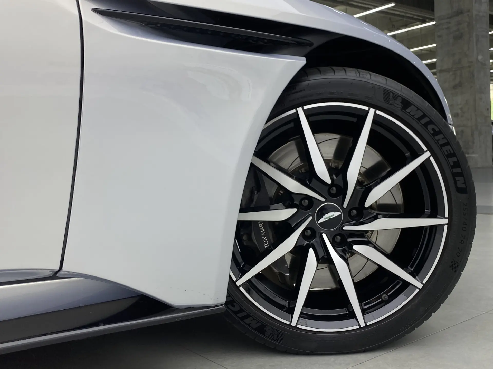 Aston Martin DB11, 2018 28