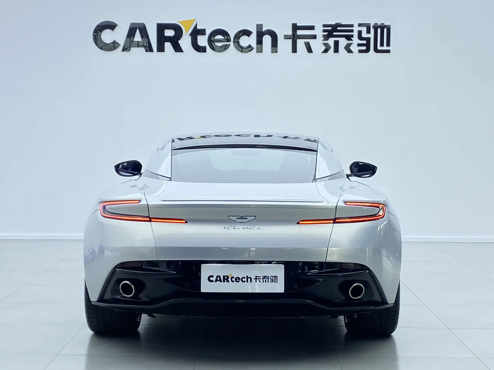 Aston Martin DB11, 2018 4