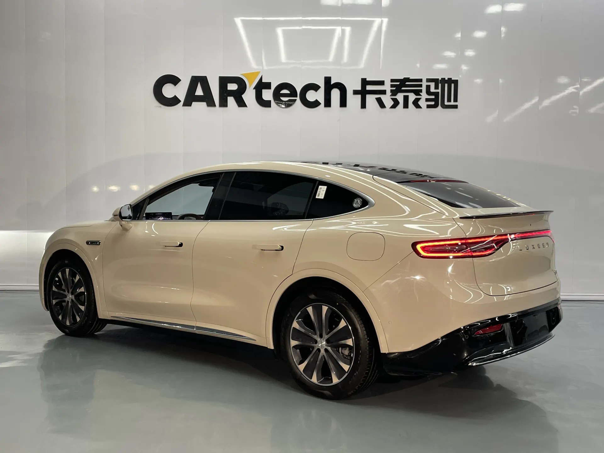 Luxeed R7, 2025 7