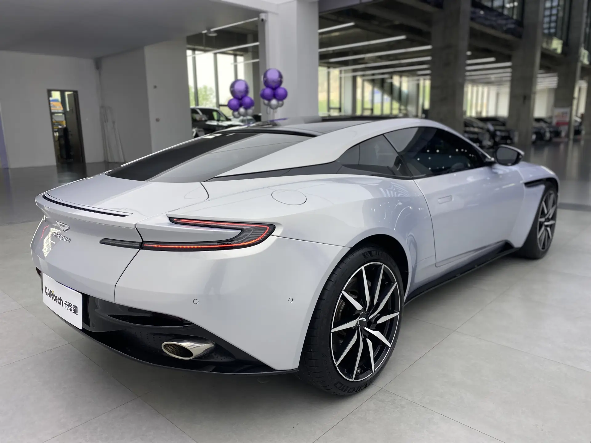 Aston Martin DB11, 2018 24