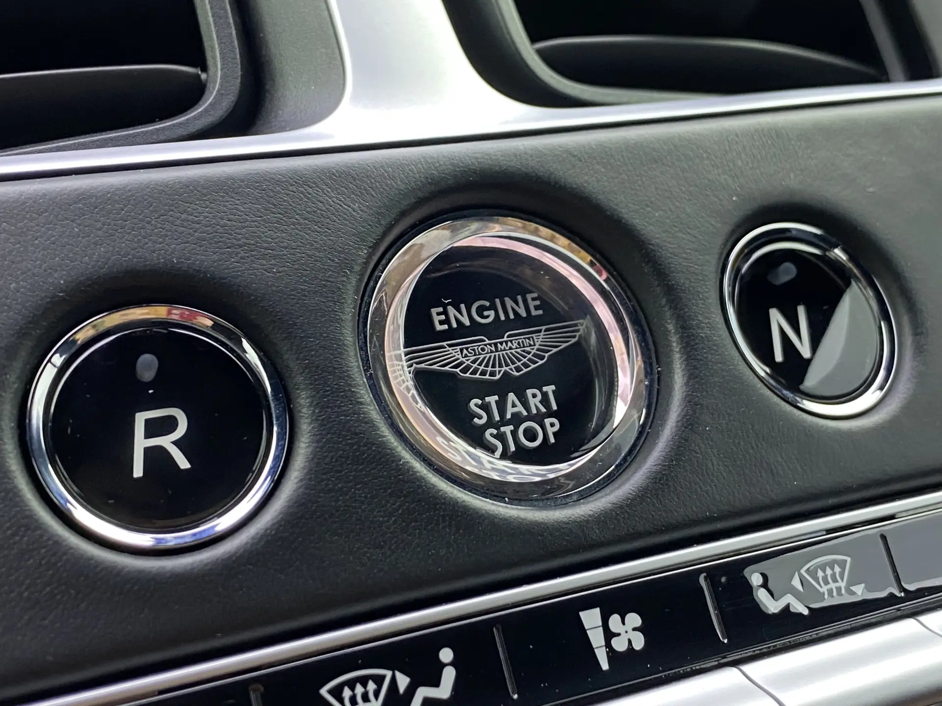 Aston Martin DB11, 2018 18