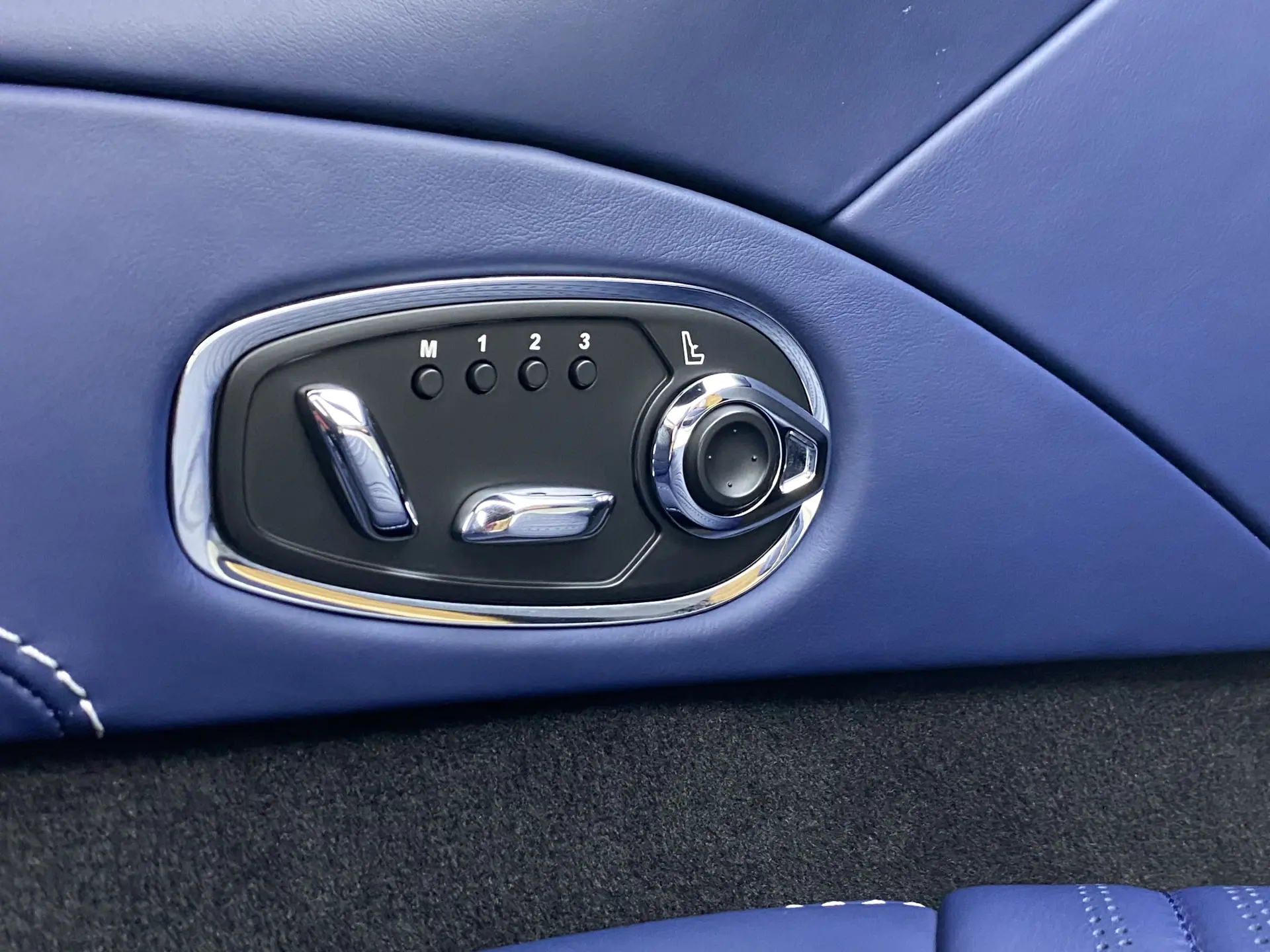 Aston Martin DB11, 2018 21