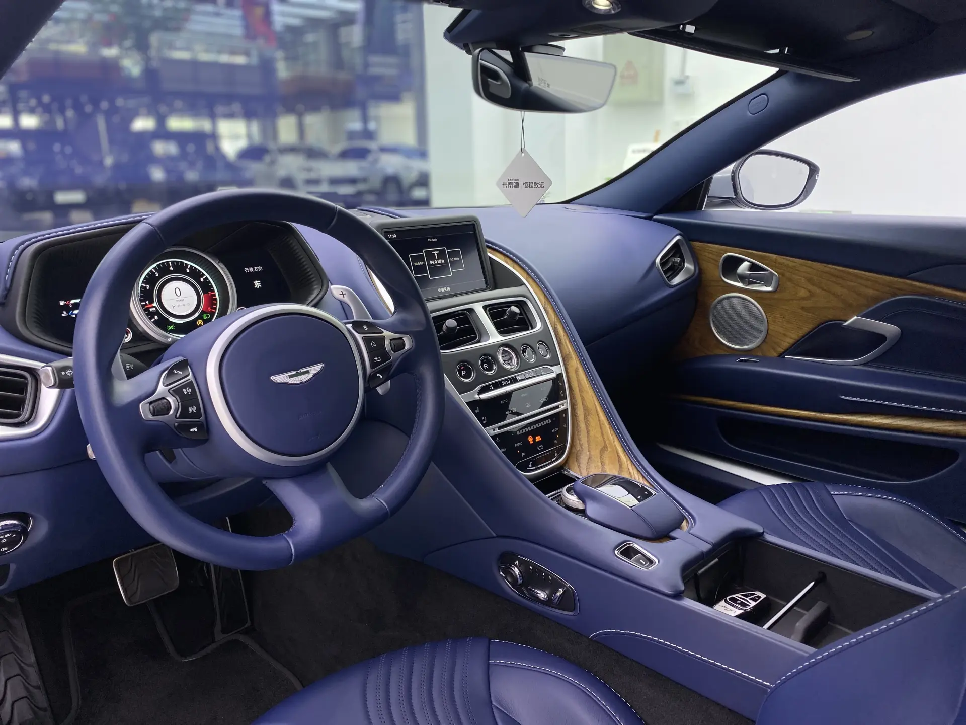 Aston Martin DB11, 2018 6