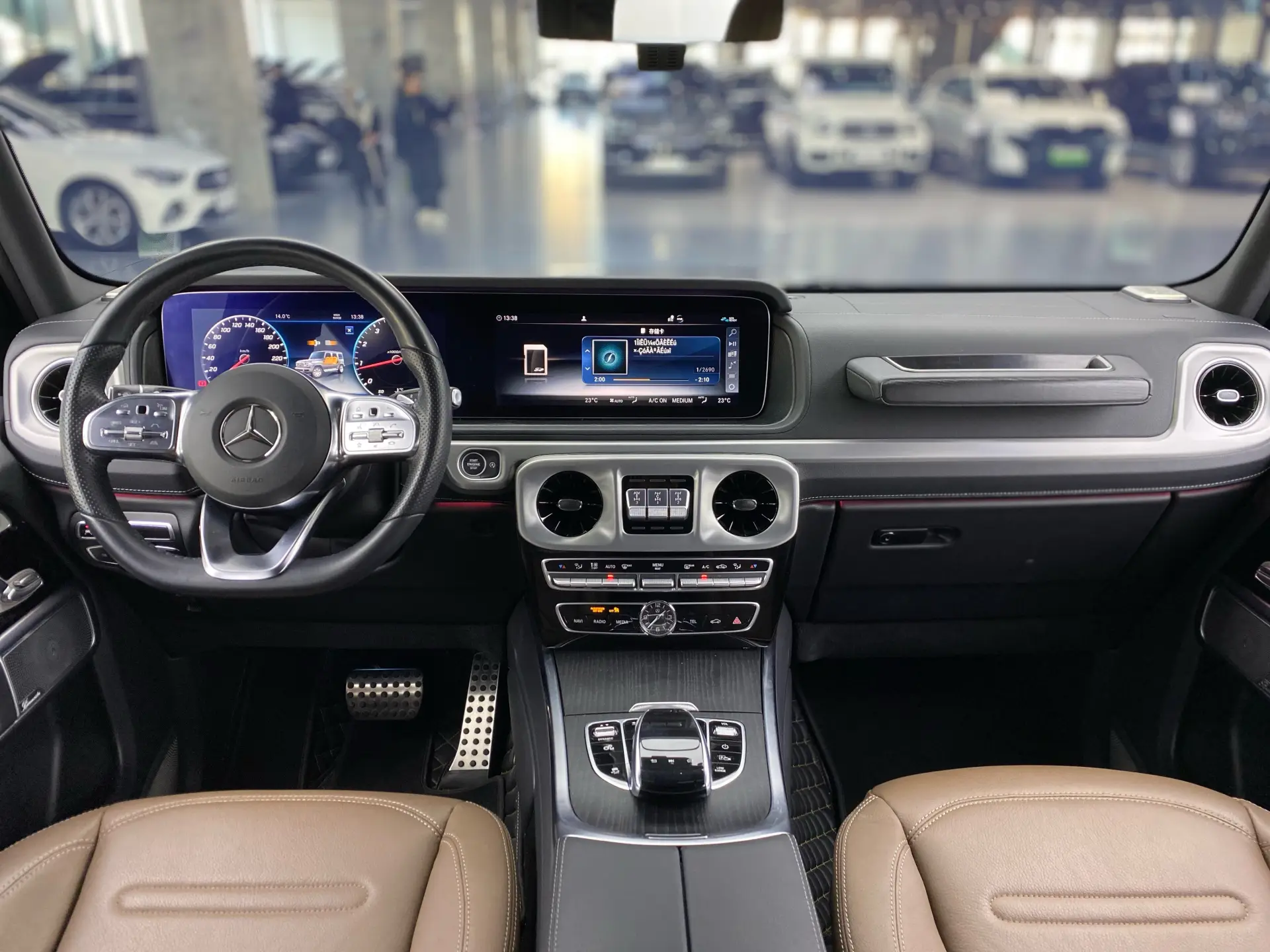 Mercedes-Benz G 350, 2023 11