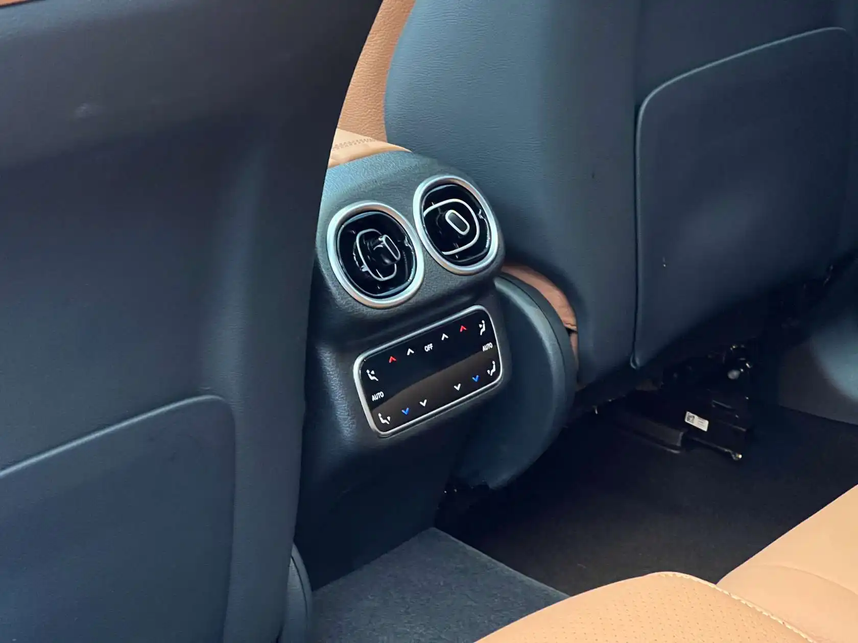 Mercedes-Benz GLC 260 L, 2025 14